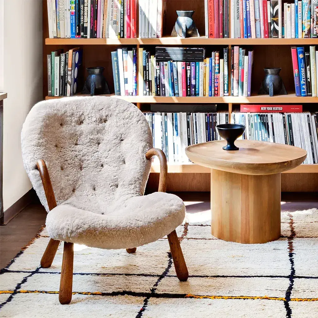 Arctander Clam Chair Replica - View 10