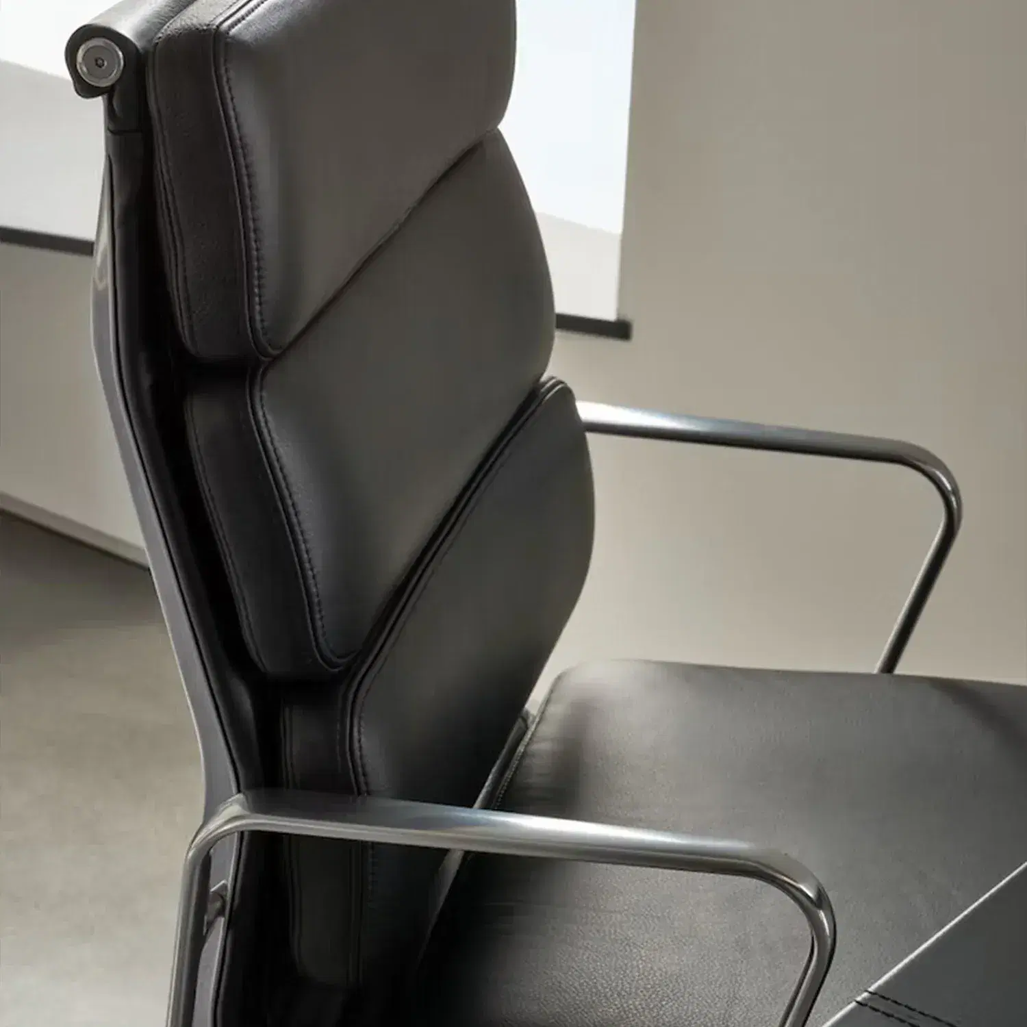 Eames Soft Pad Group Executive Chair Replica - View 8