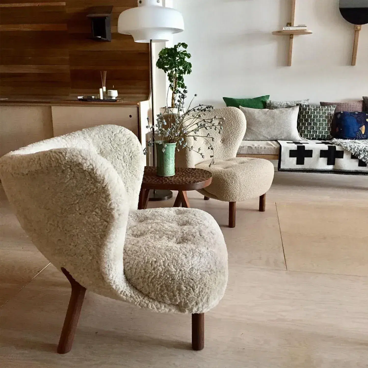 Little Petra Lounge Chair and Ottoman Replica - View 9