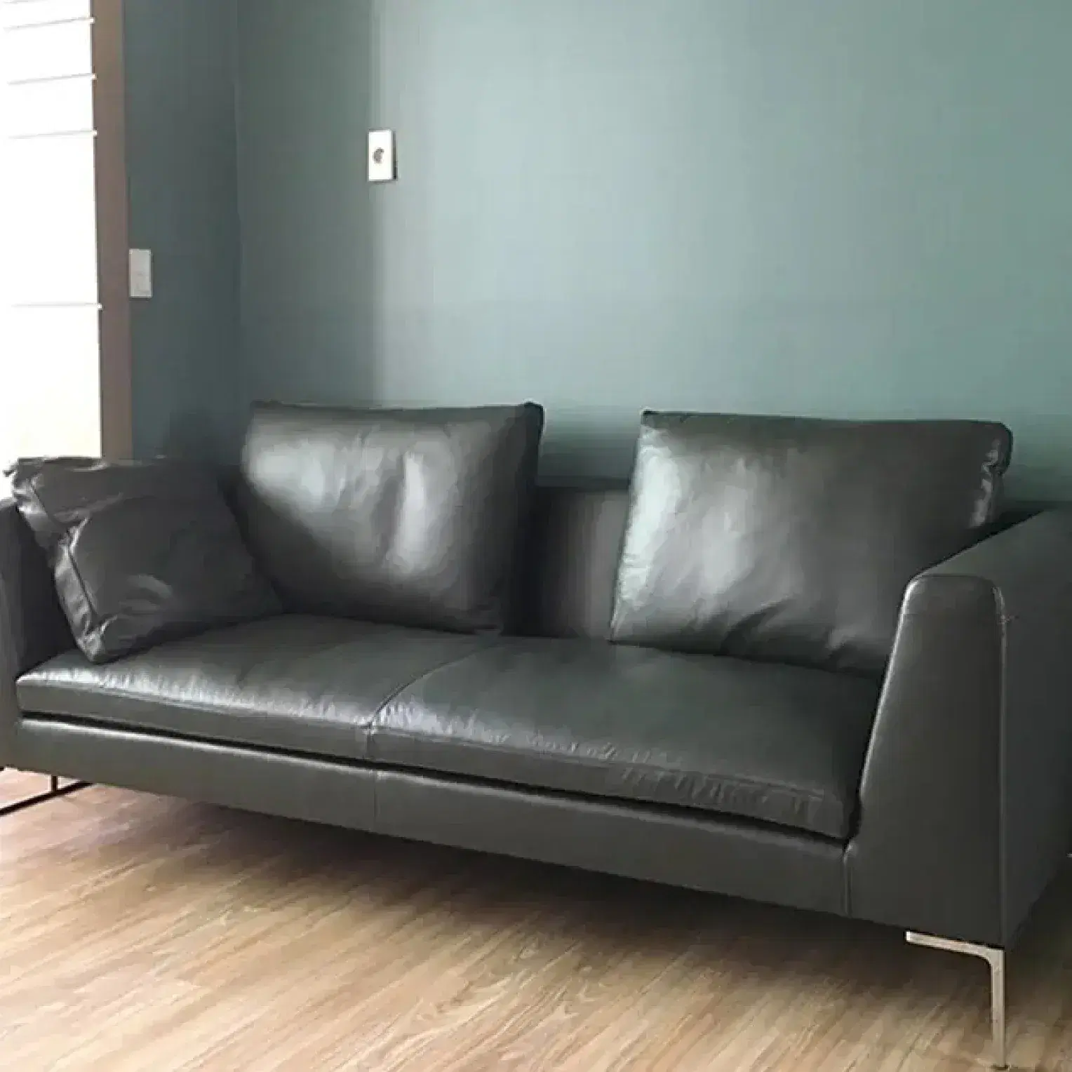 Customer photo of Sohnne furniture, shared as part of a five-star review"
